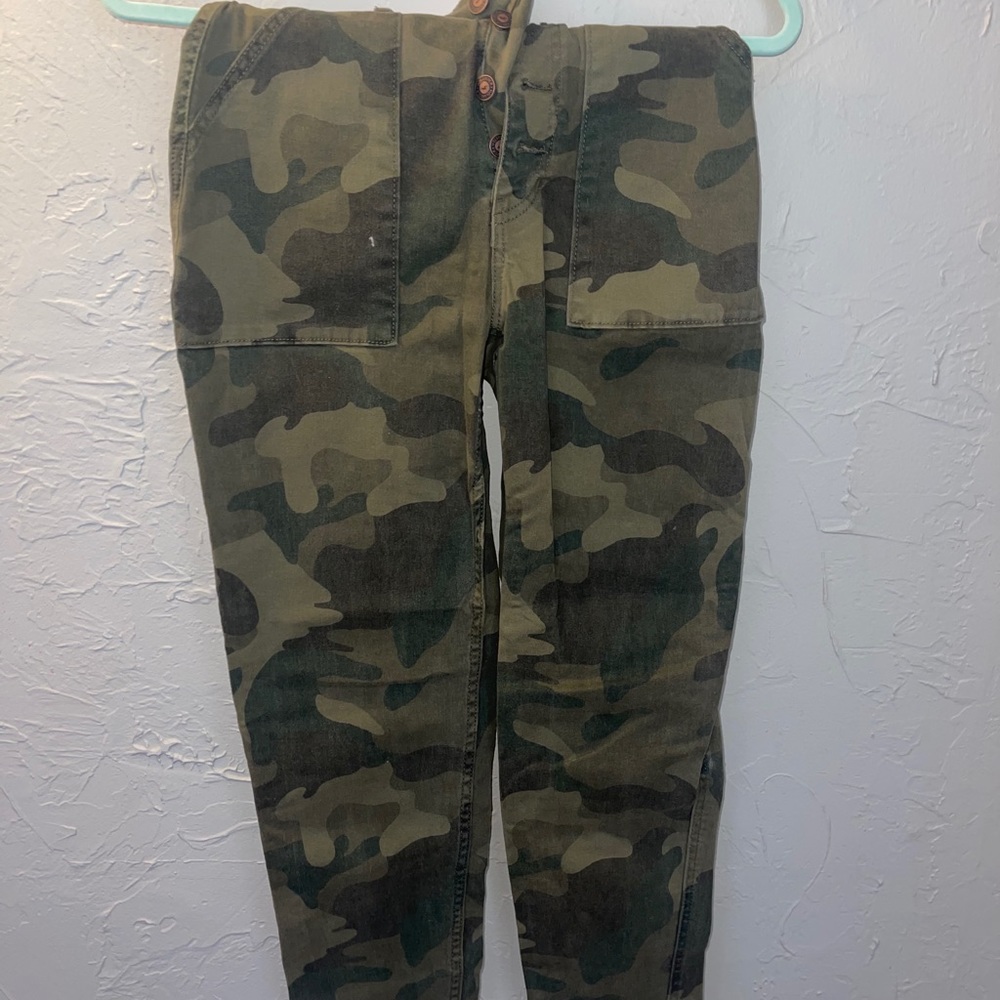 Camouflaged button up pants